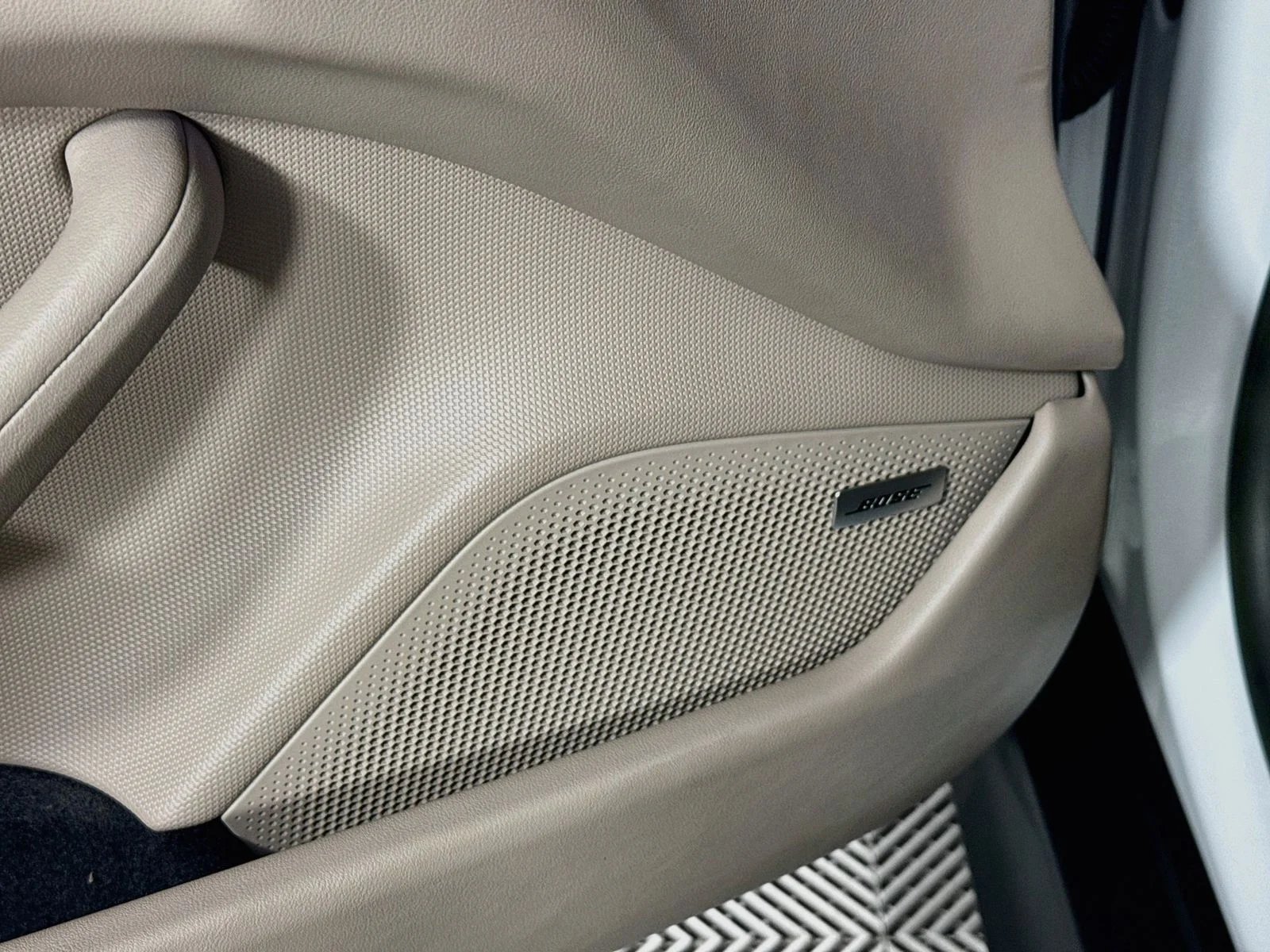 Used 2022 White Porsche Base image 26