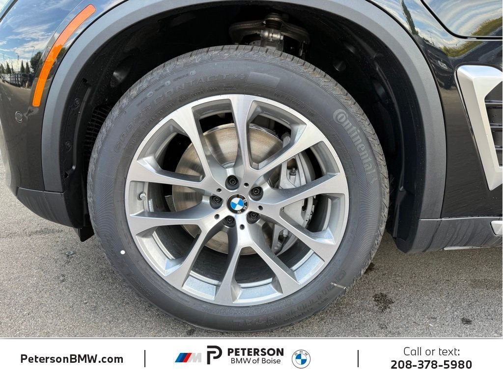 New 2026 Black Sapphire Metallic BMW xDrive50e image 38