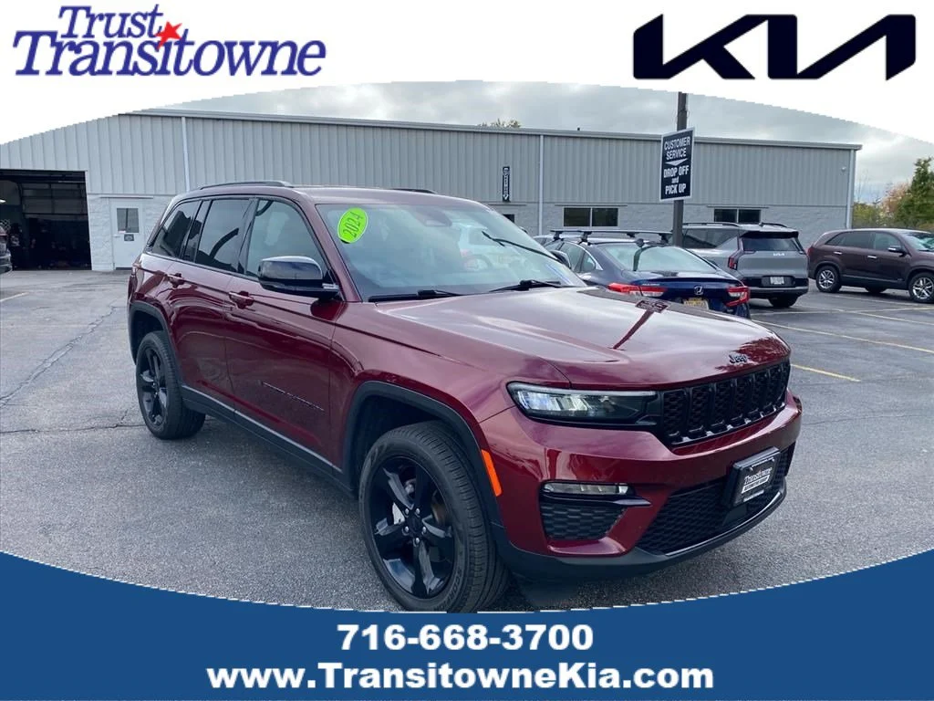 Used 2024 Velvet Red Pearlcoat Jeep Limited image 1