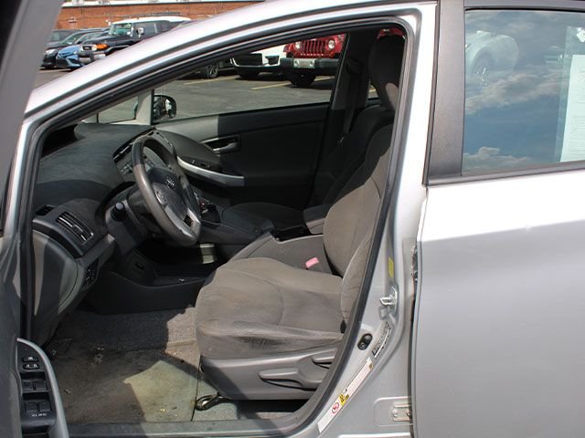 Used 2010 Classic Silver Metallic Toyota II image 8