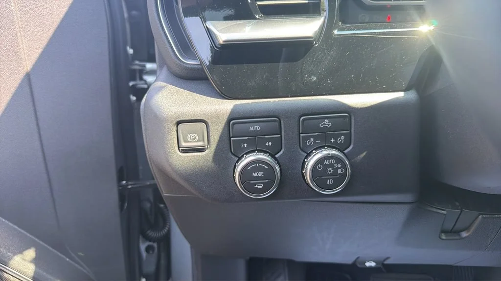 New 2026 Sterling Metallic GMC Elevation image 26