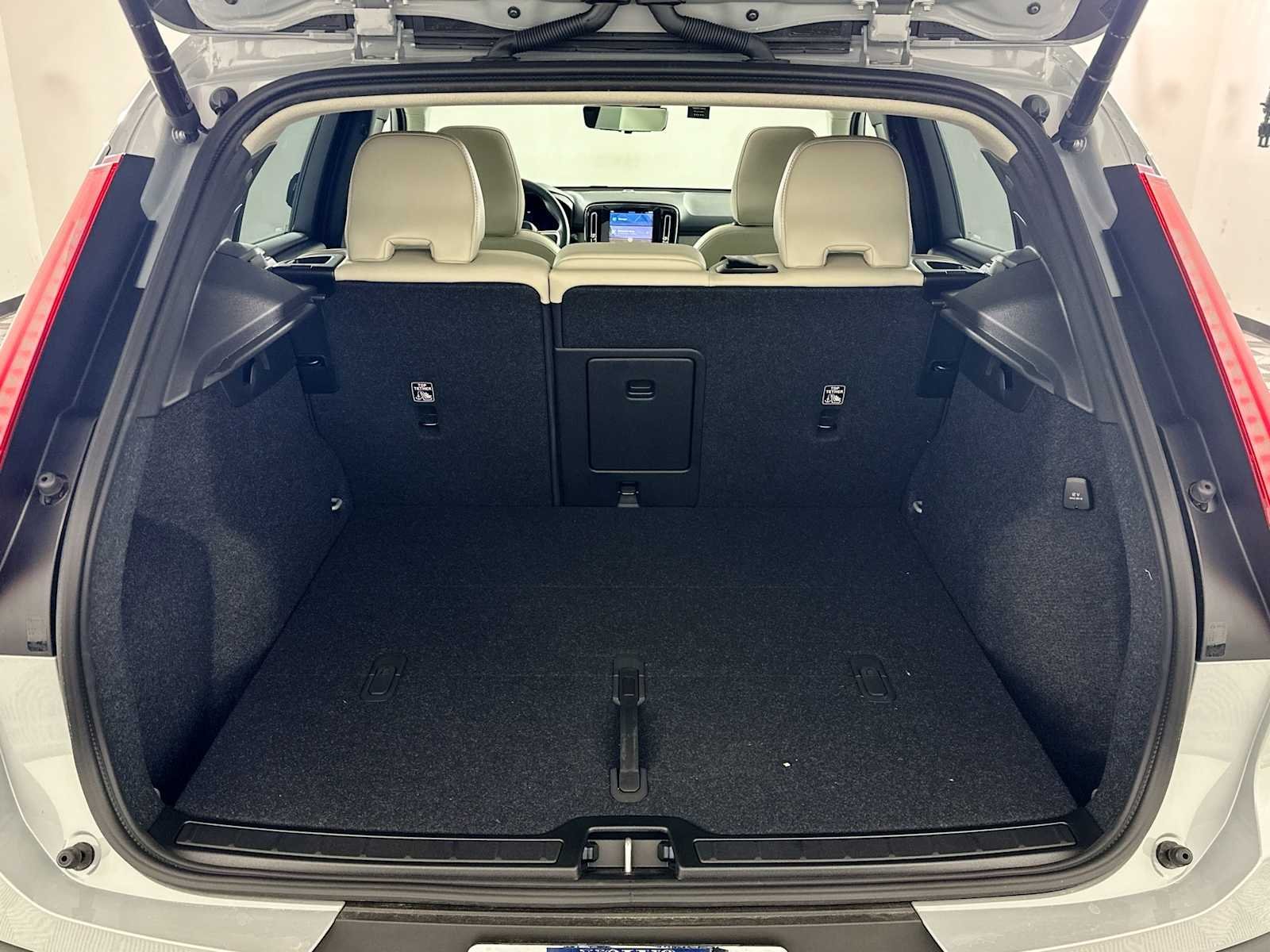 Certified Used 2025 Vapour Grey Volvo Ultra image 24