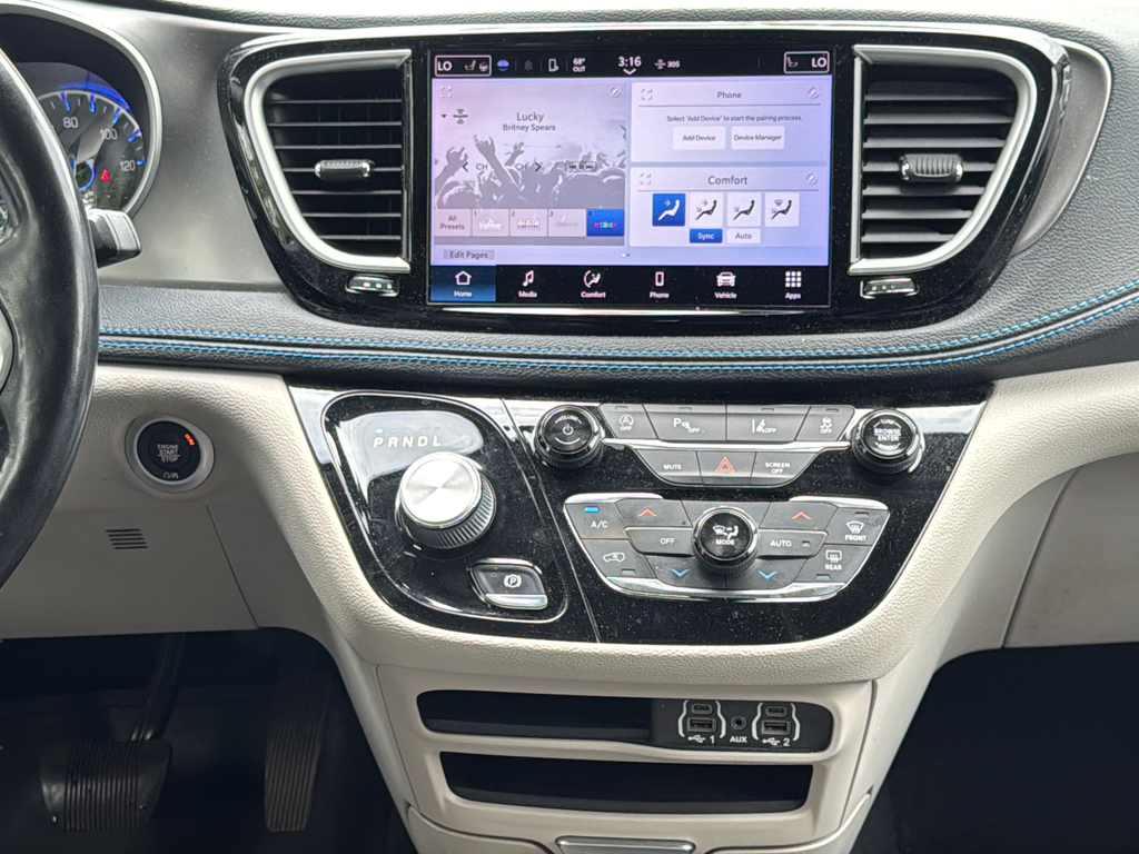 Used 2021 White Chrysler Touring L image 13