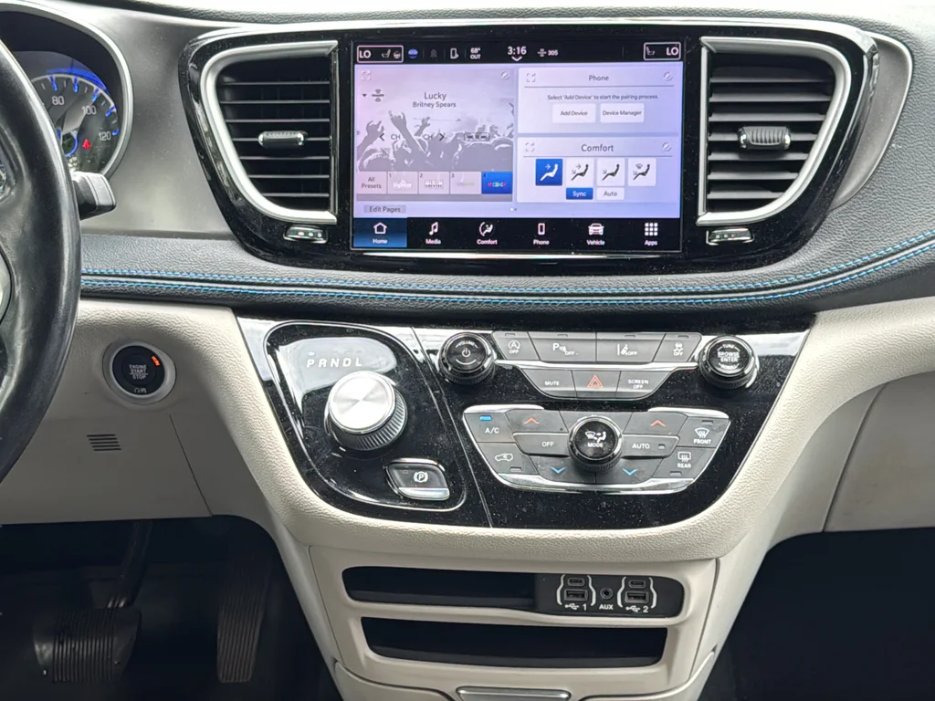 Used 2021 White Chrysler Touring L image 13
