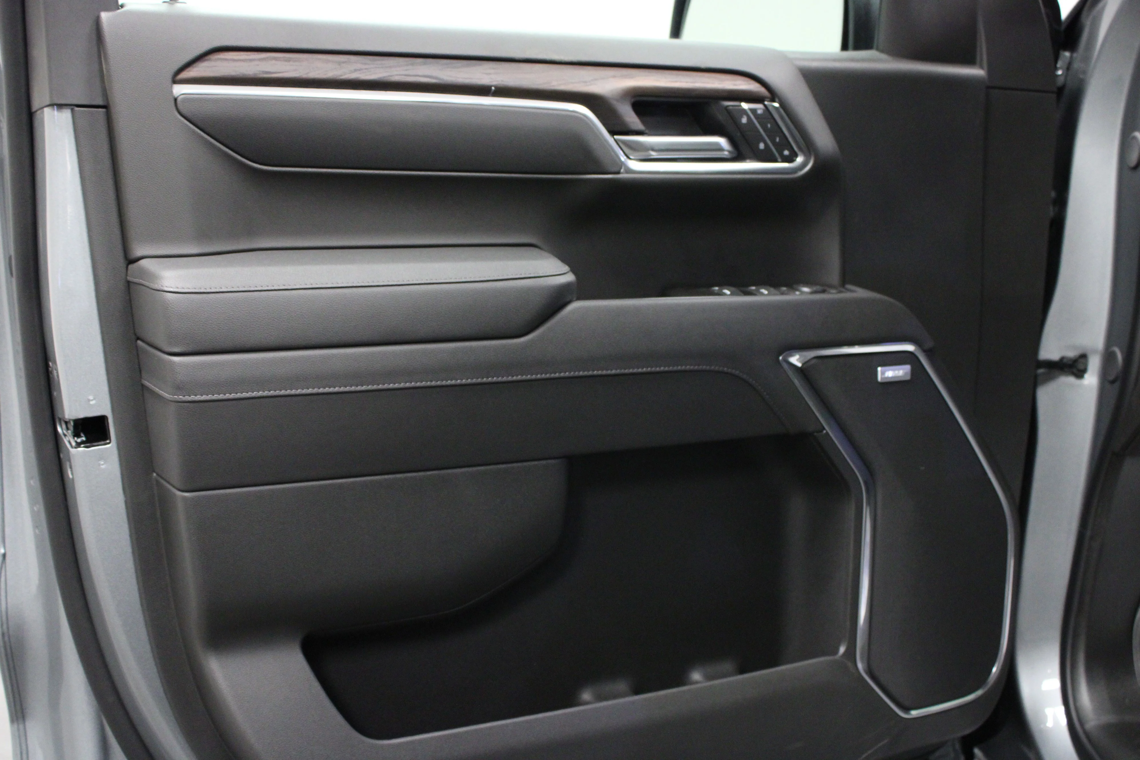 2026 GMC Sierra 1500 SLT - Photo 10