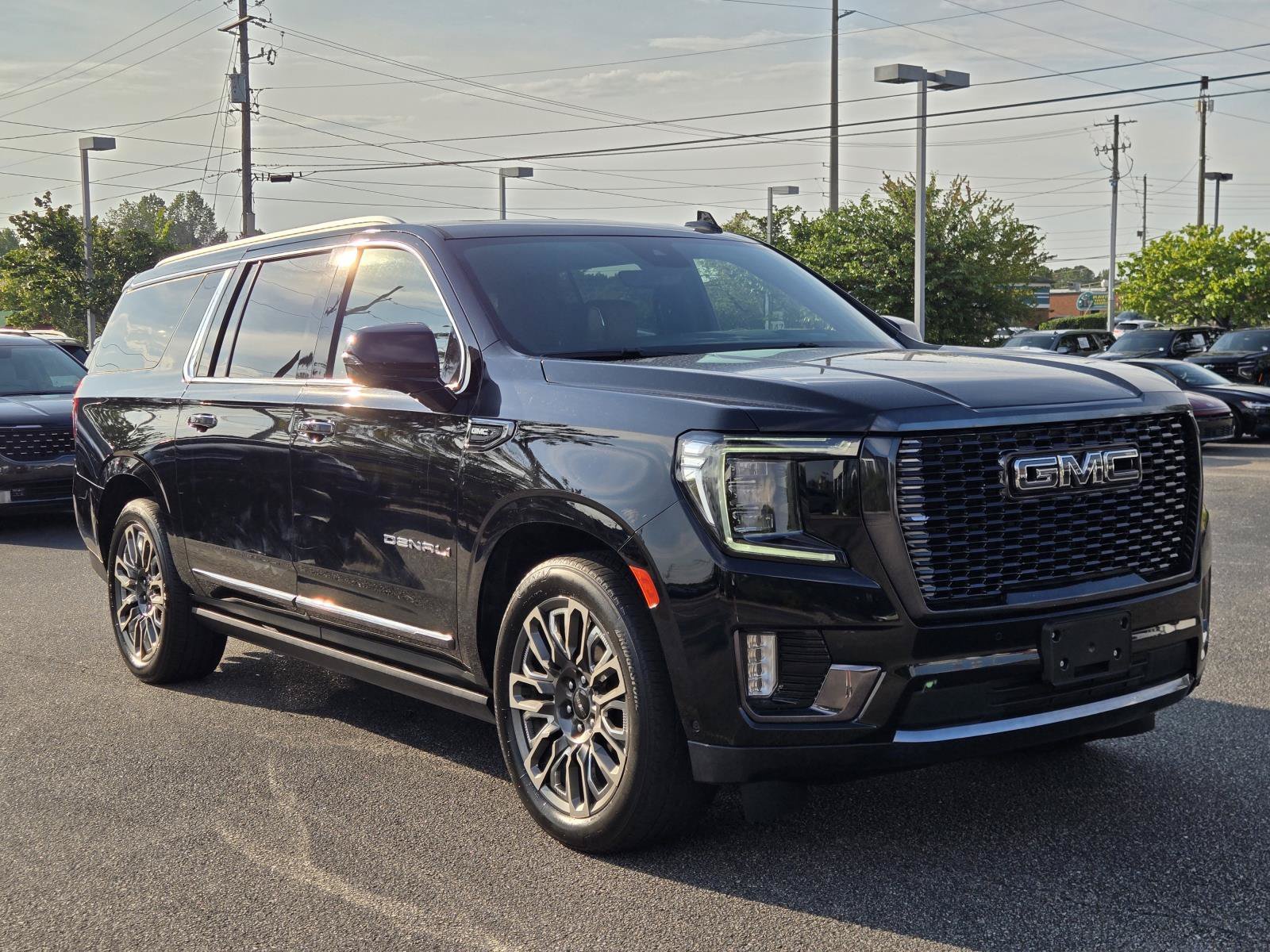 Used 2023 ONYX BLACK GMC Denali Ultimate image 3