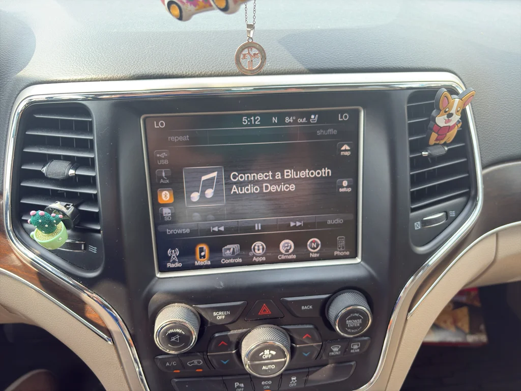 Used 2015 Silver Jeep Limited image 9
