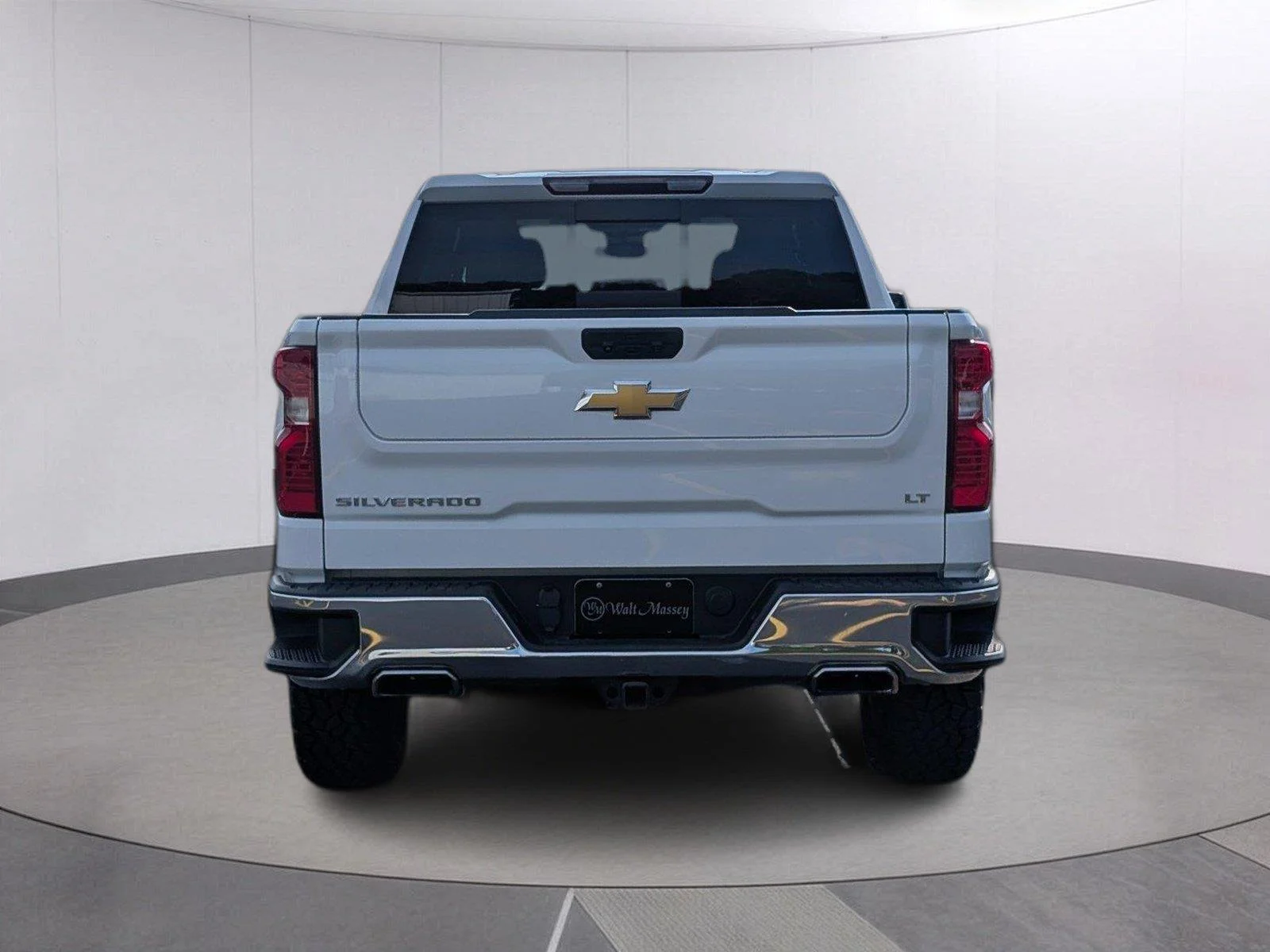 Used 2023 SUMMIT WHITE Chevrolet LT image 4
