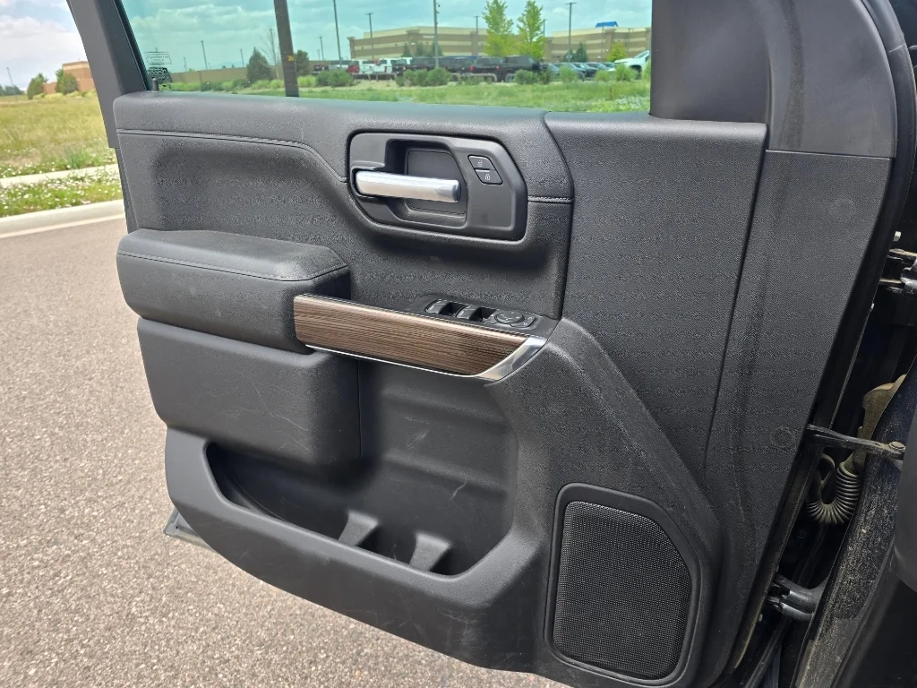 Used 2020 Shadow Gray Metallic Chevrolet LT image 18