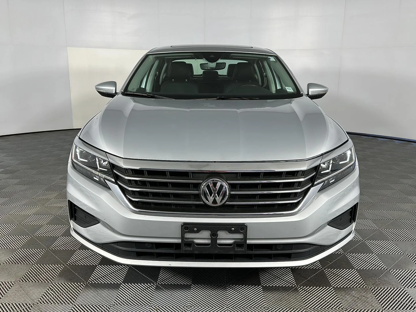 Used 2020 Platinum Gray Metallic Volkswagen 2.0T SEL image 3