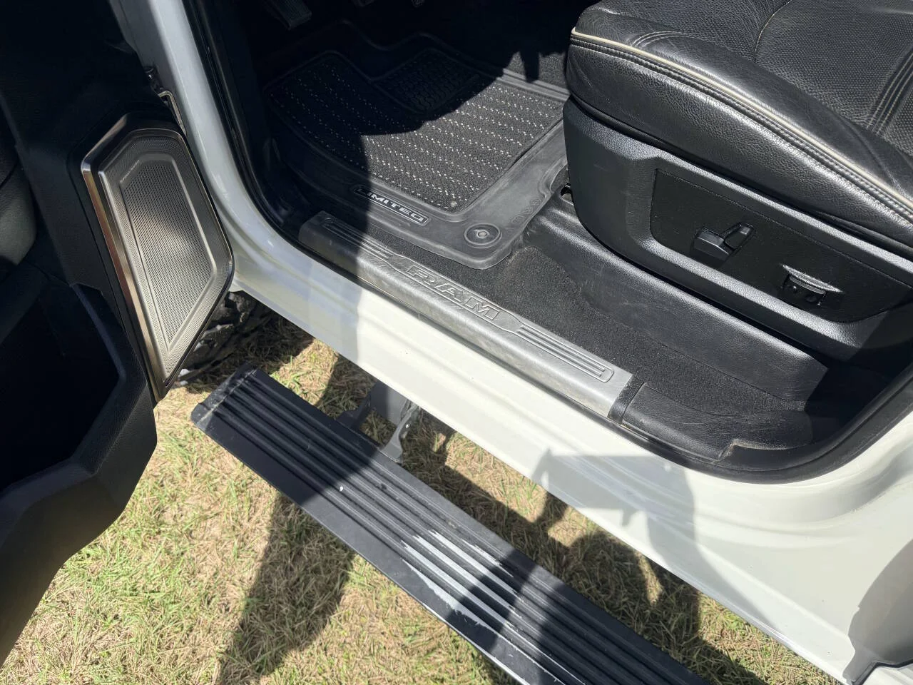 Used 2019 White RAM Limited 4x4 4dr Crew Cab 6.3 ft. SB Pickup image 13