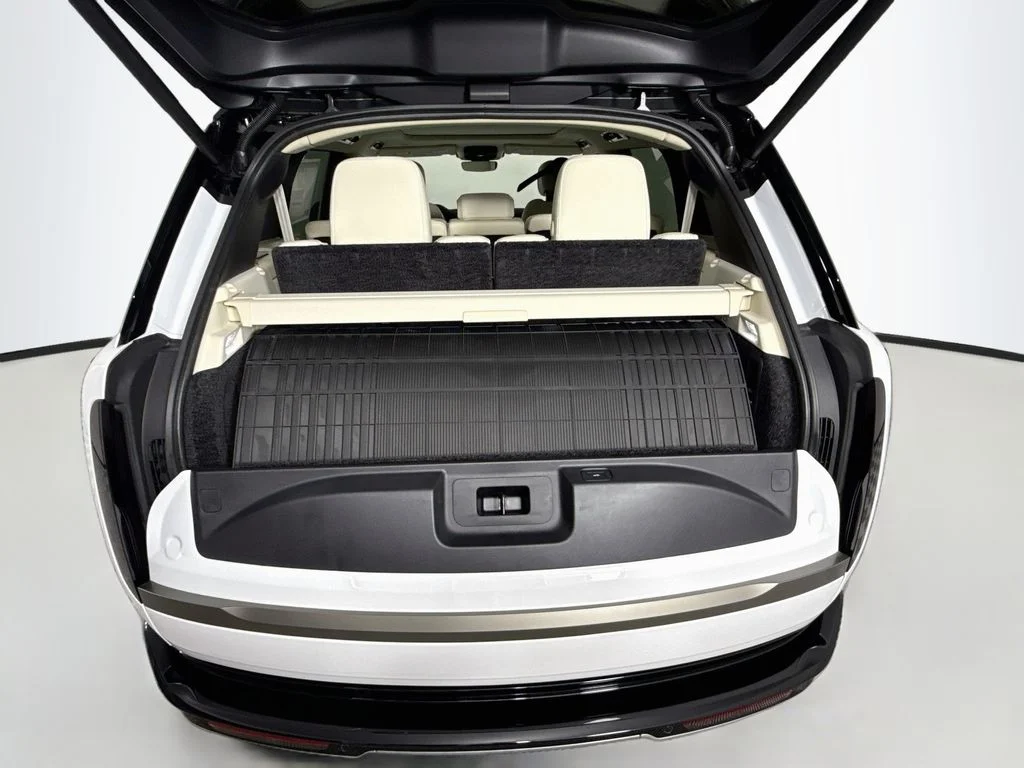 New 2026 Fuji White Land Rover SE image 26