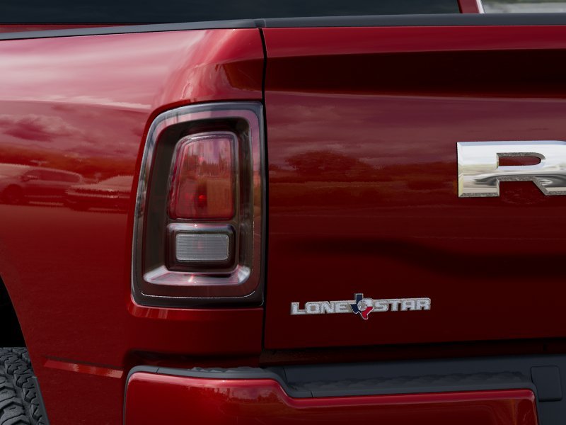 New 2027 Molten Red Pearl-Coat Exterior Paint RAM Lone Star image 35