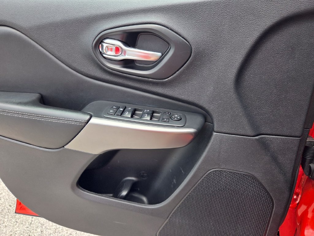 2021 Jeep Cherokee Latitude Lux - Photo 22