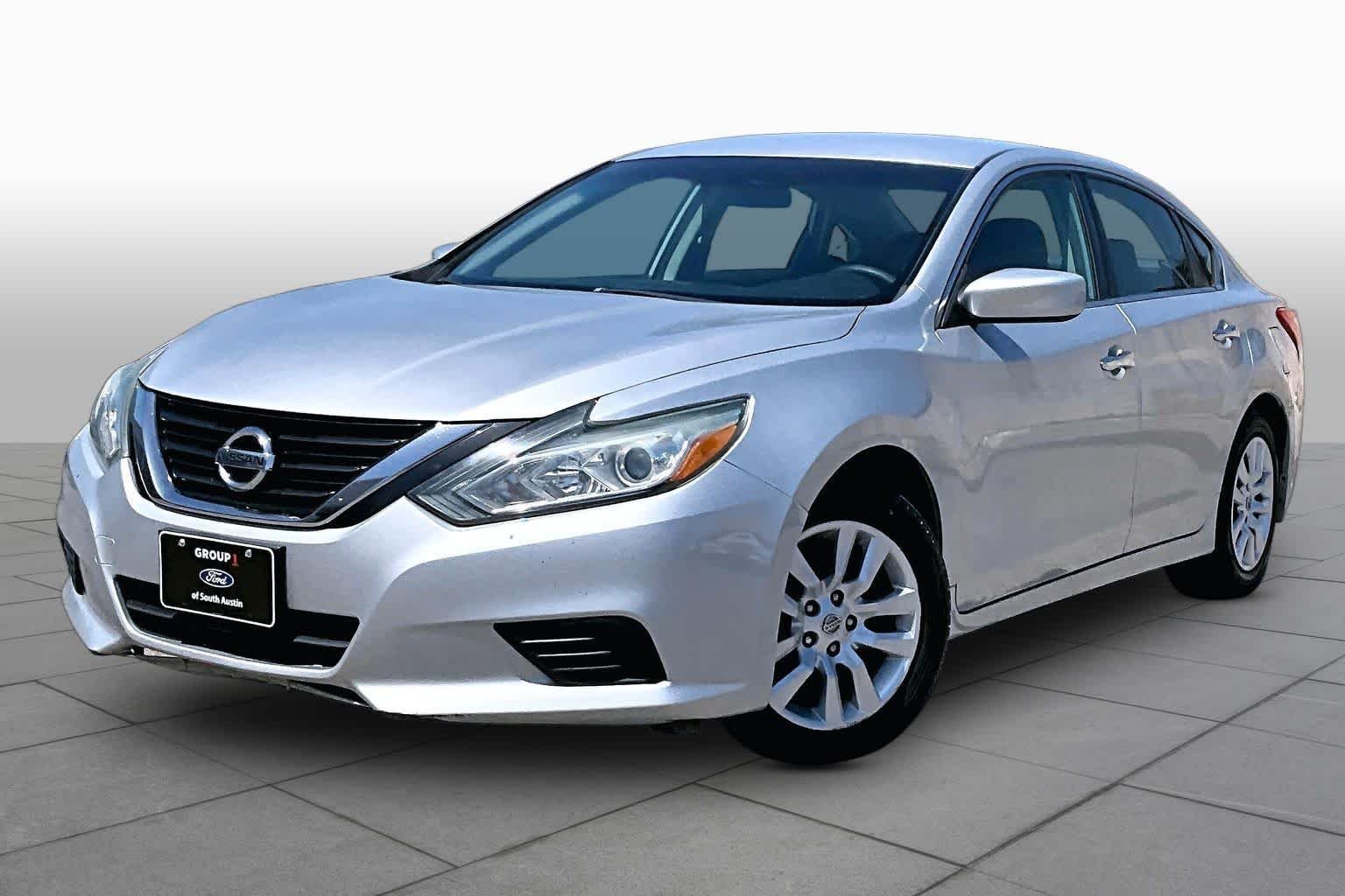 Used 2018 Brilliant Silver Nissan 2.5 S image 37