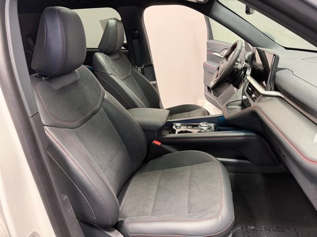 New 2026 Star White Metallic Tri-Coat Ford ST image 24