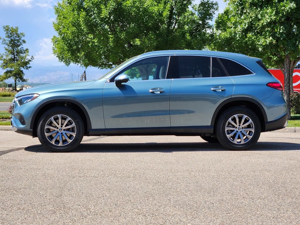 New 2027 Verde Silver Metallic Mercedes-Benz GLC 300 4MATIC® image 5