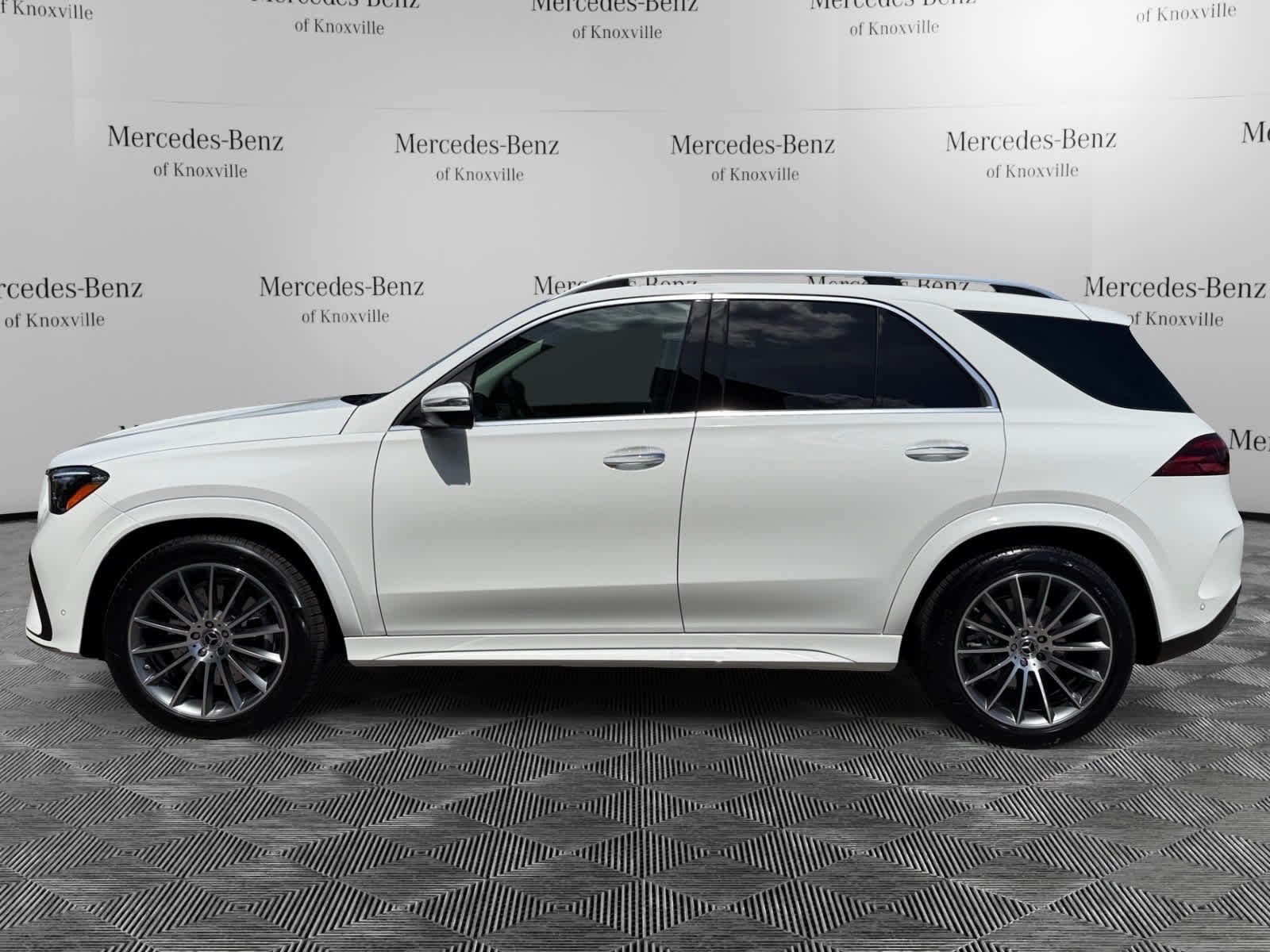 New 2026 Polar White Mercedes-Benz GLE 450 image 2