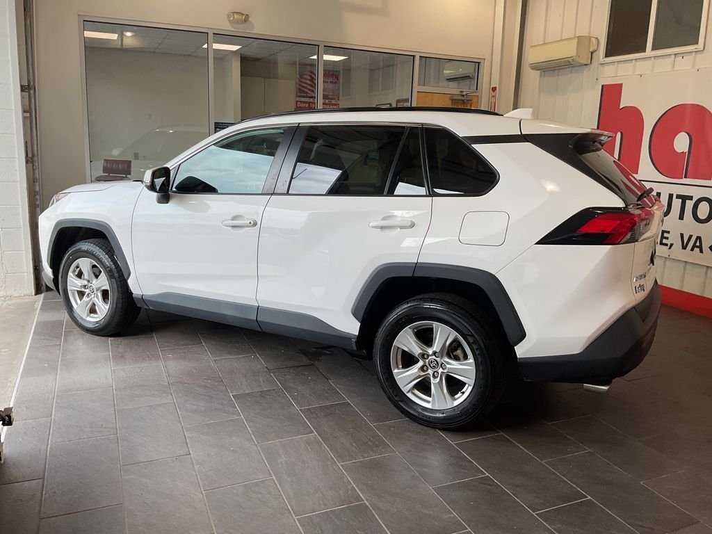 Used 2021 White Toyota XLE image 5