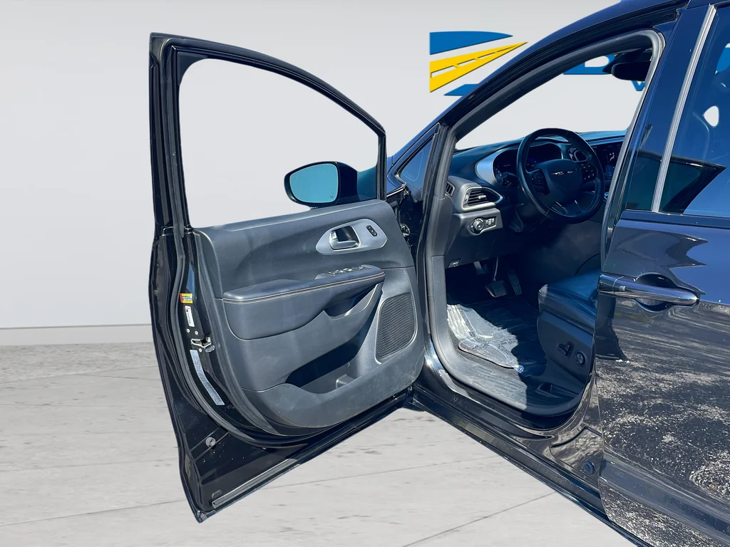 Used 2020 Black Chrysler Touring L image 34
