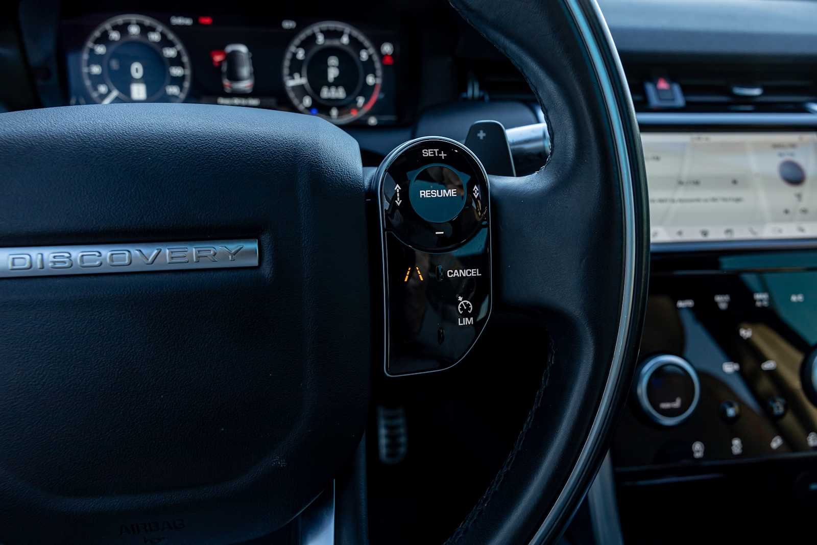 Used 2020 Portofino Blue Metallic Land Rover SE R-Dynamic image 18