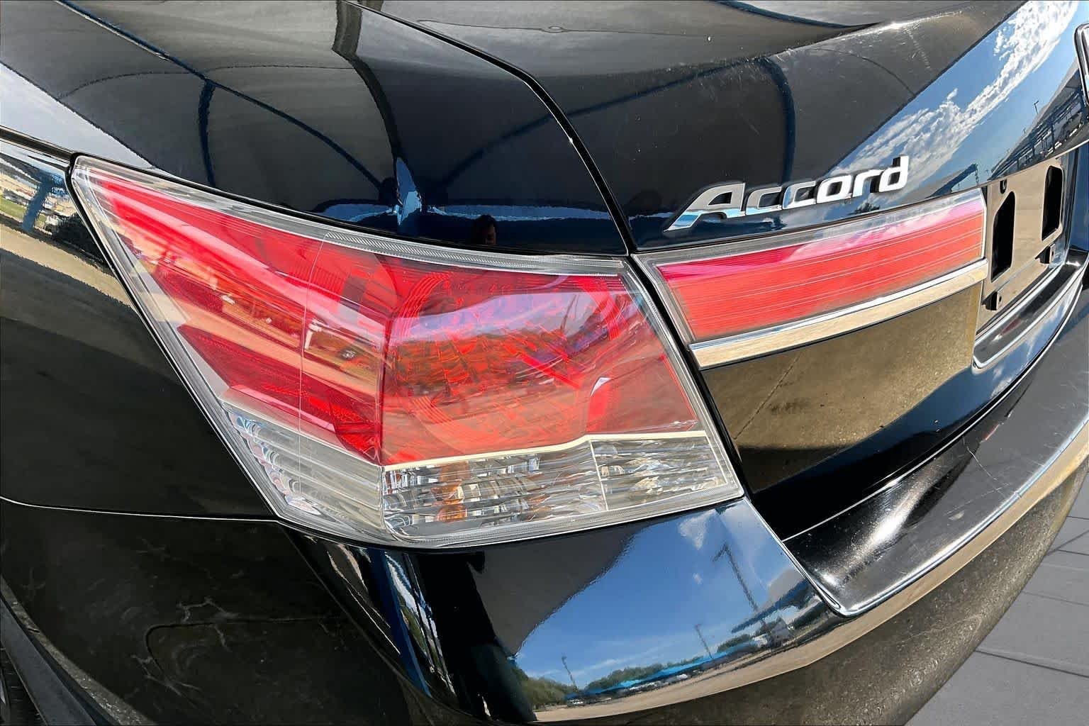 Used 2011 Crystal Black Pearl Honda EX-L image 27