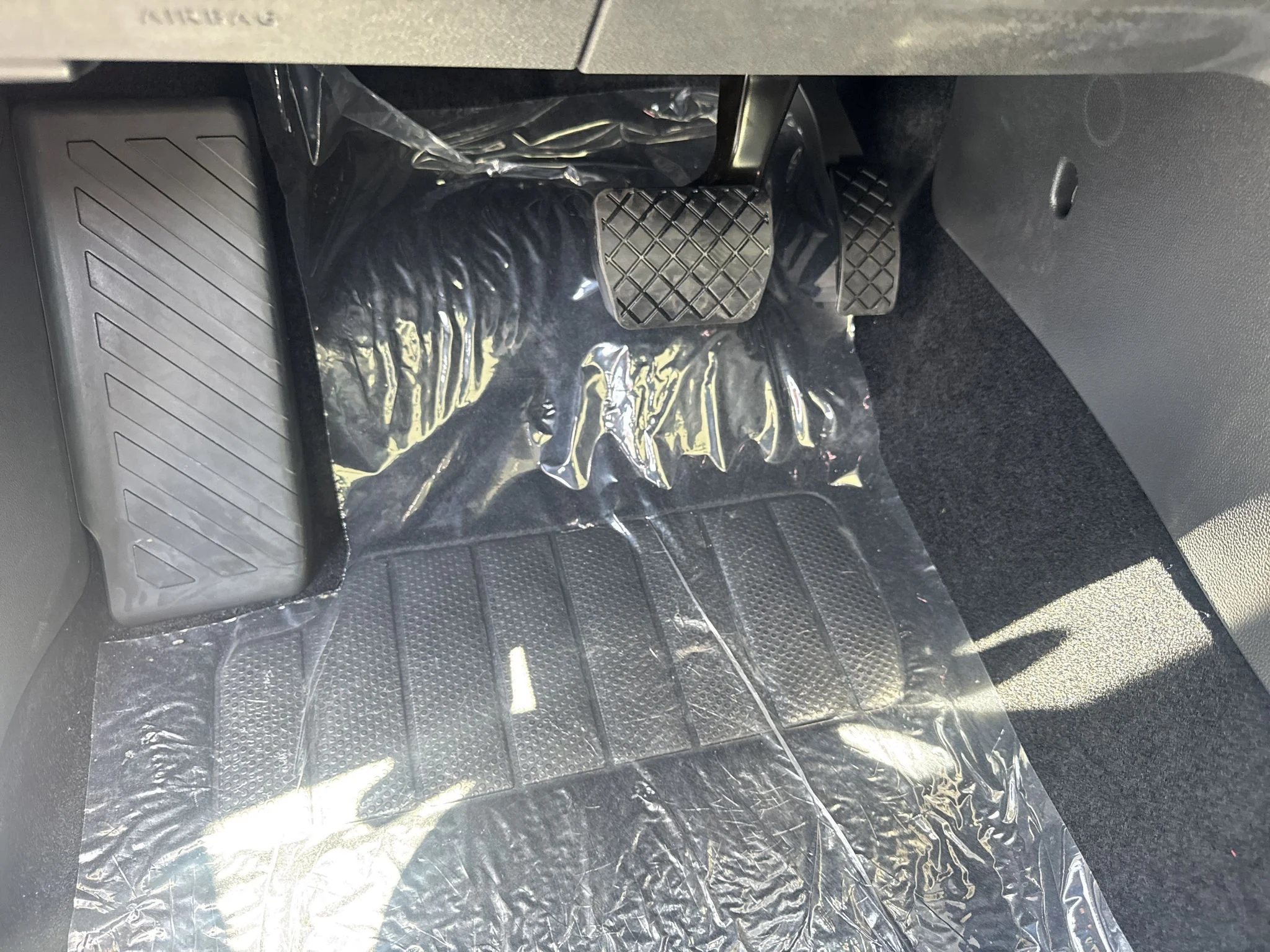 New 2026 Platinum Gray Metallic Volkswagen SE image 14
