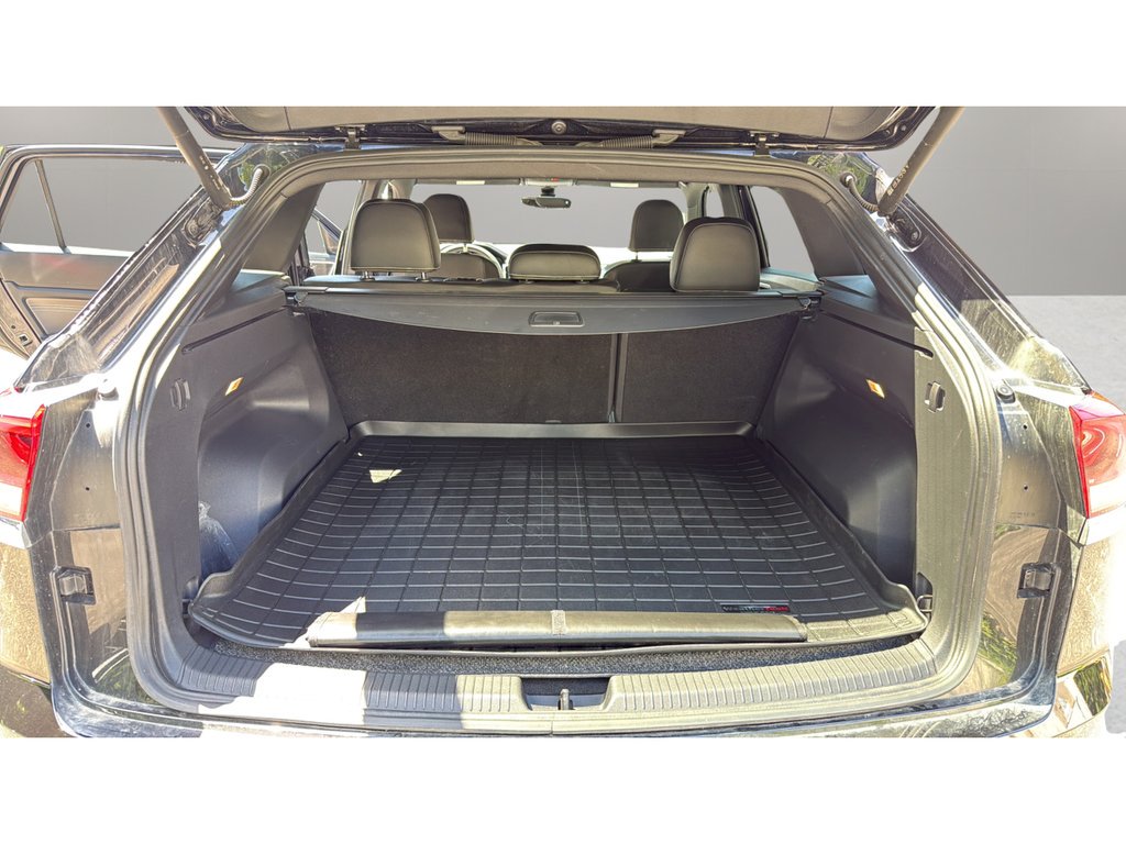 Used 2023  Volkswagen 3.6L V6 SEL image 26