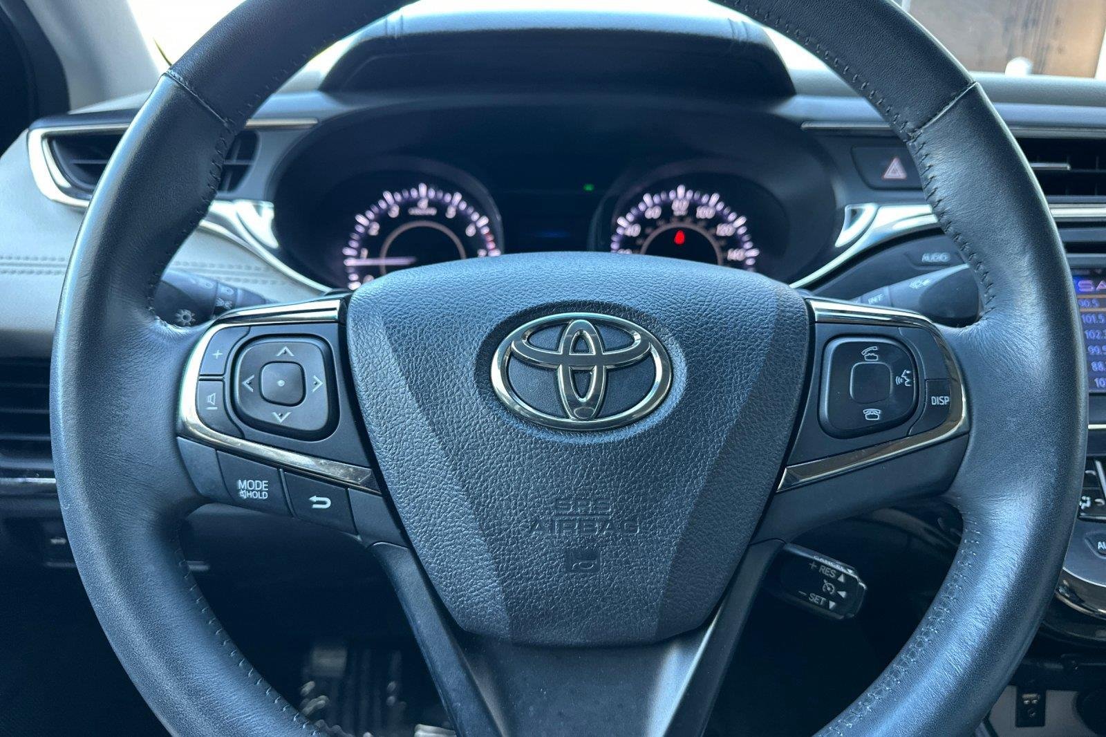 Used 2014 Creme Brulee Mica Toyota XLE Touring image 22