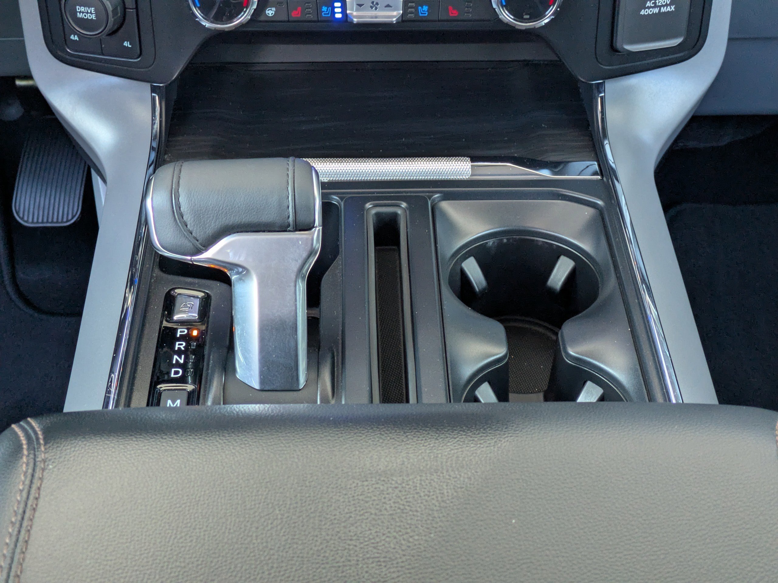 Used 2024 Black Metallic Ford LARIAT image 19