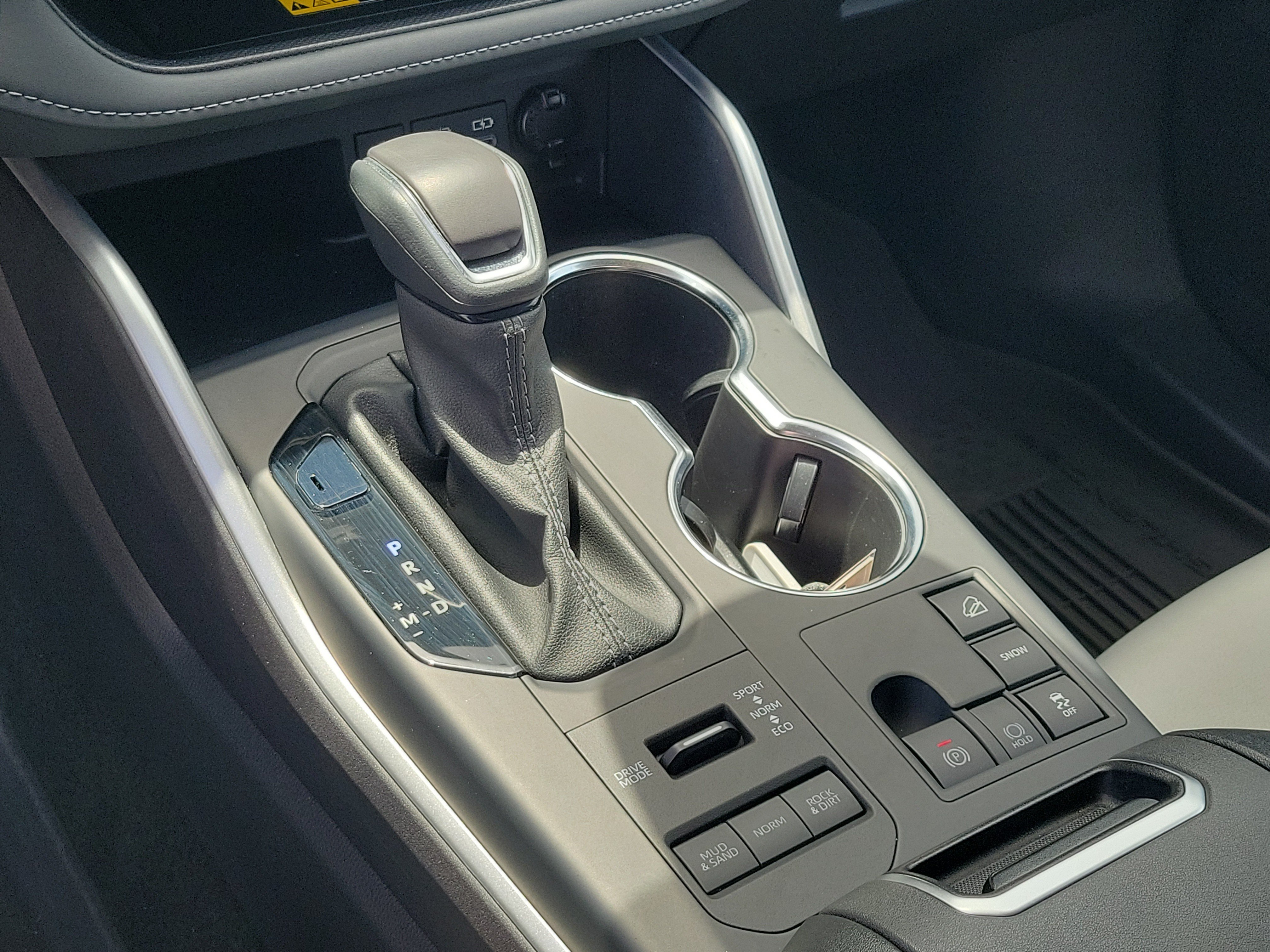 Used 2025 Pearl Toyota XLE image 26