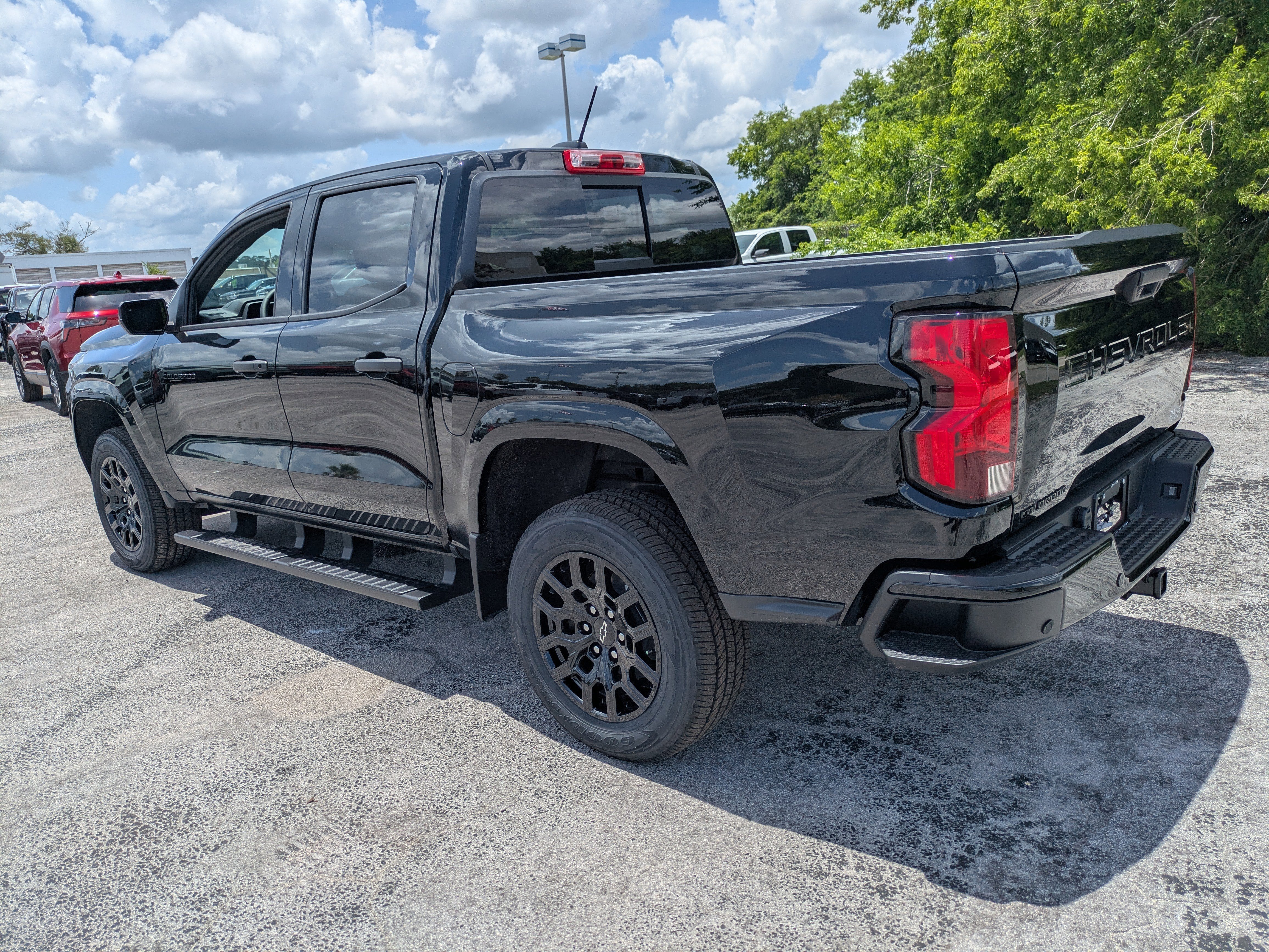 View vehicle photo 7