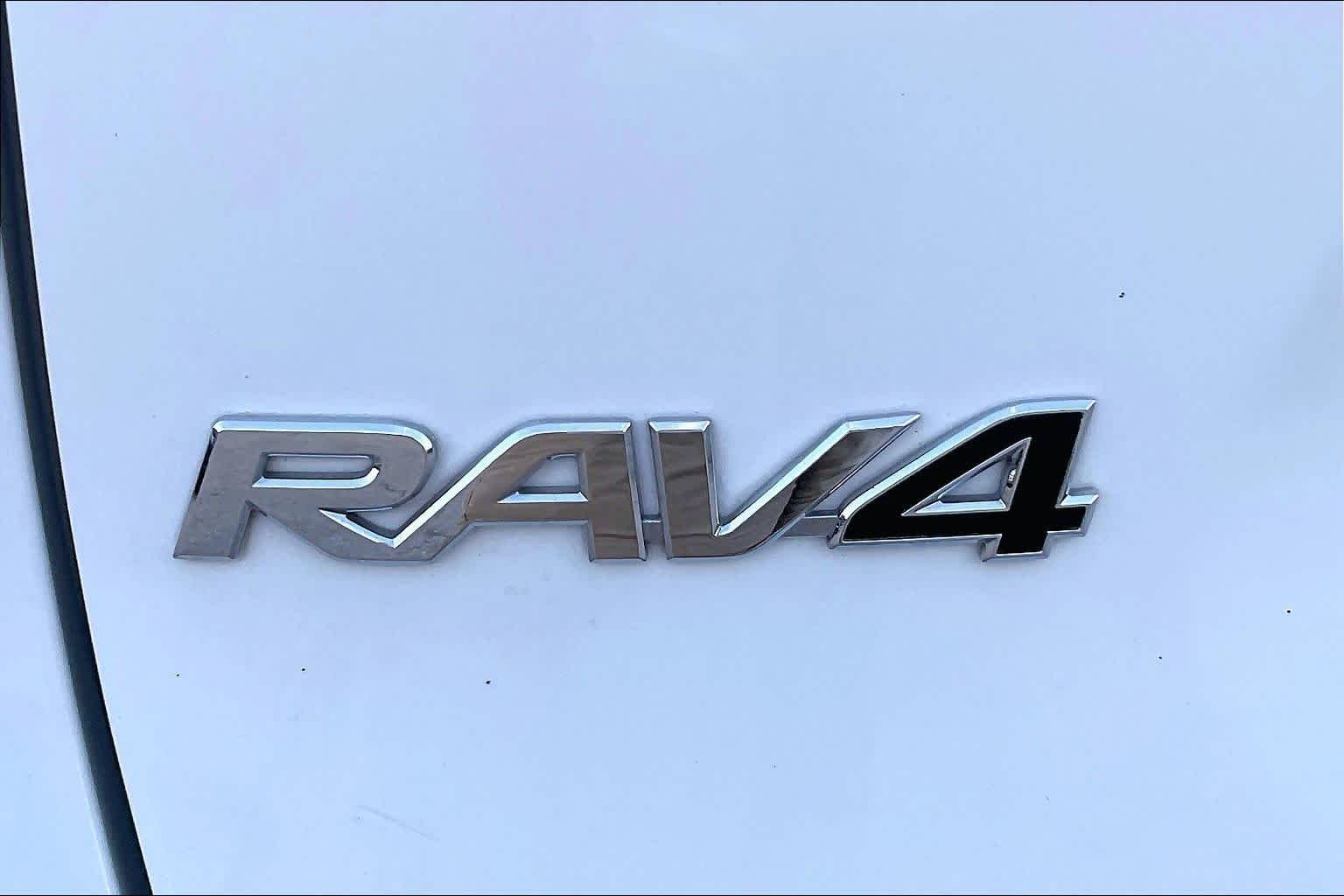 Used 2025 Ice Cap Toyota XLE image 30