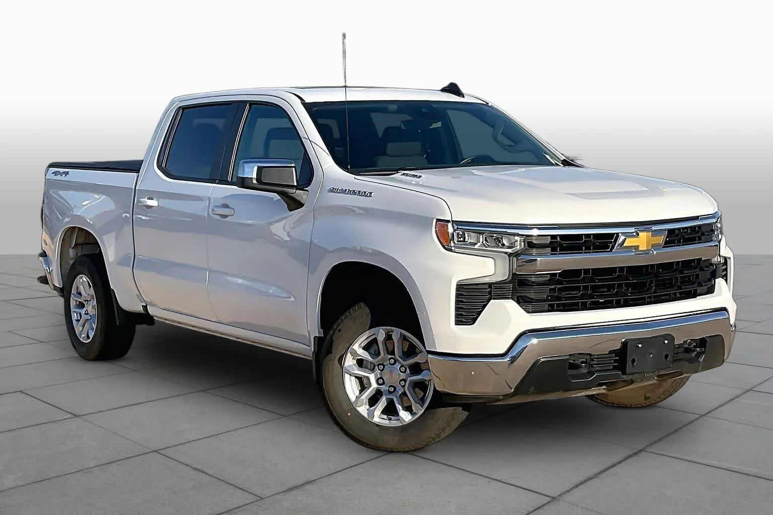 Used 2025 Summit White Chevrolet LT image 2