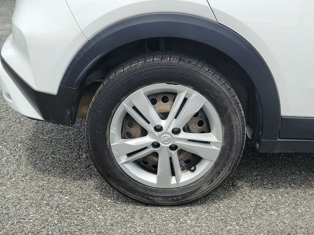 Used 2024 White Nissan S image 6