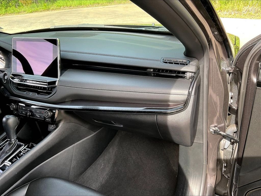 Used 2022 Gray Jeep Latitude image 13
