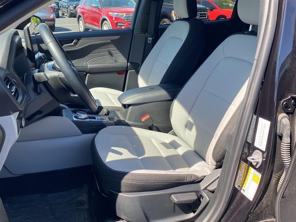 Used 2025 Agate Black Ford Active image 2