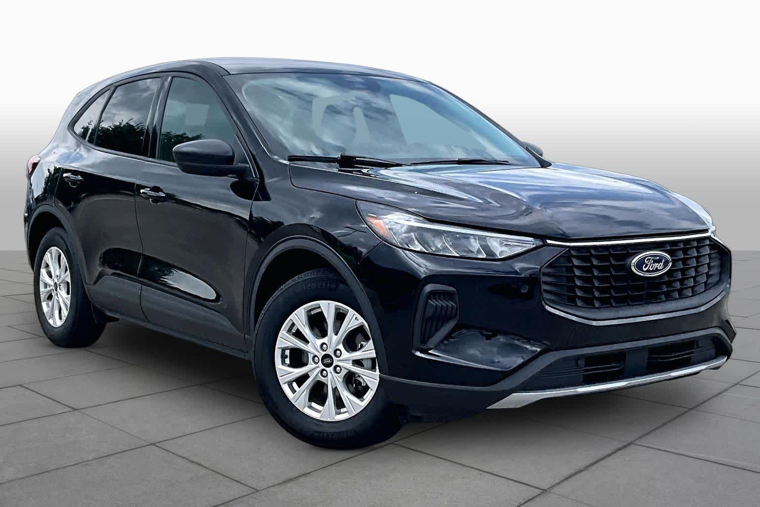 Used 2025 Agate Black Metallic Ford Active image 3