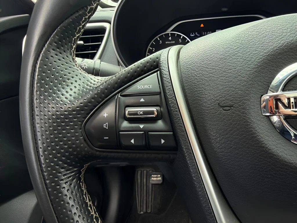 Used 2021 Black Nissan Platinum image 12