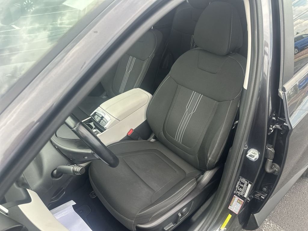Used 2022 Gray Hyundai SEL image 17