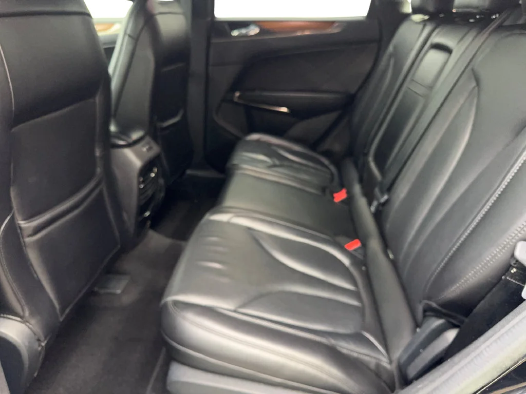 Used 2017 Black Lincoln Reserve image 36