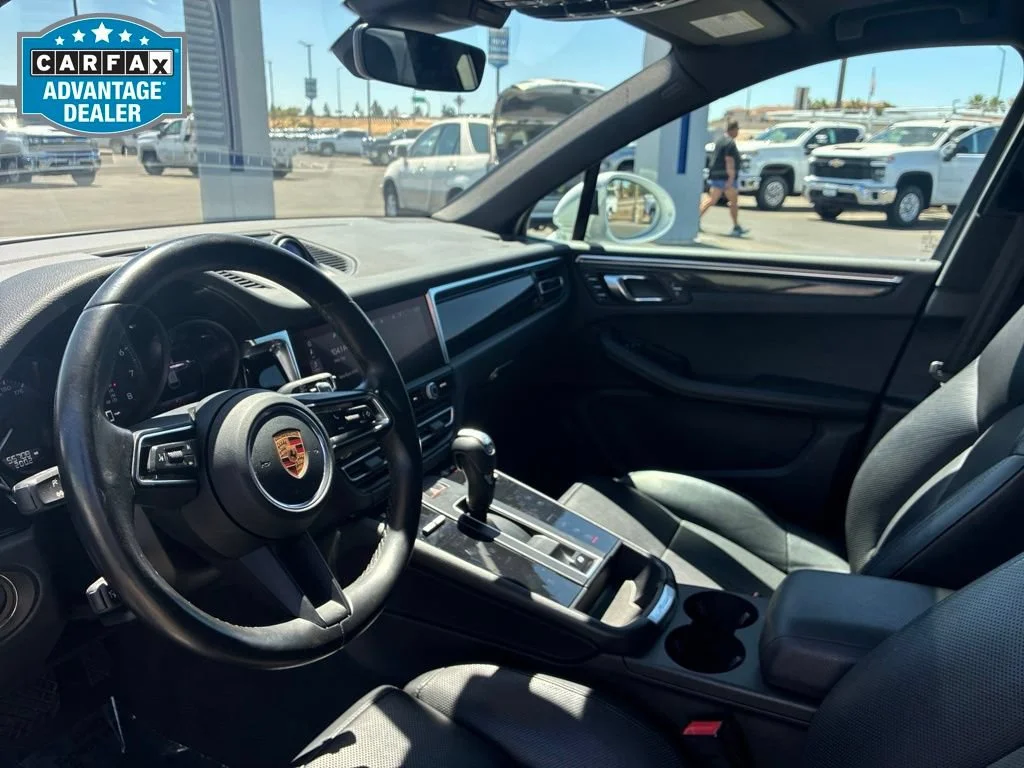 Used 2024  Porsche  image 13