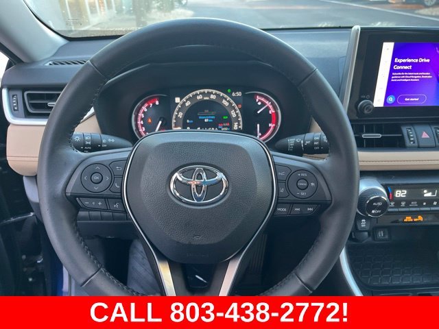 Used 2024  Toyota XLE Premium image 19