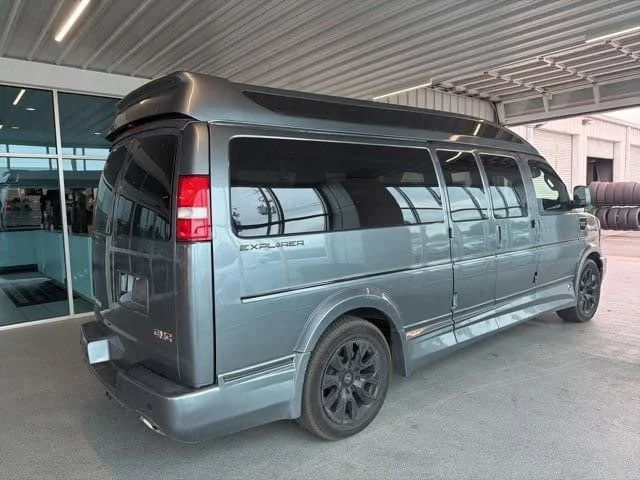 Used 2025 Special Exterior Color GMC Work Van image 13