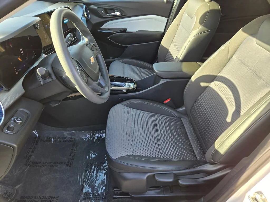 Used 2025 Summit White Chevrolet LT image 10