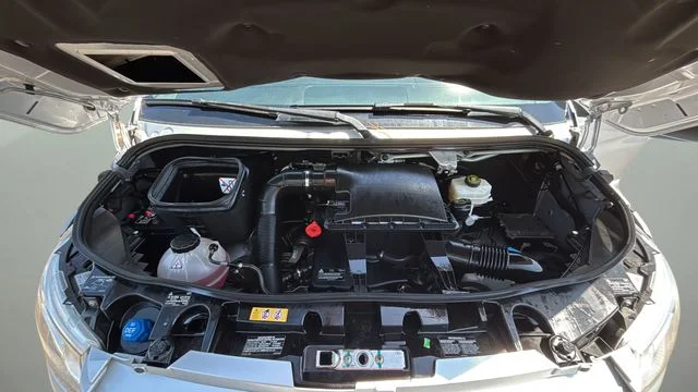 Used 2021  Mercedes-Benz Cargo 170 WB image 33