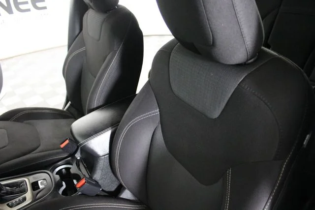 Used 2015 White Jeep Latitude image 19