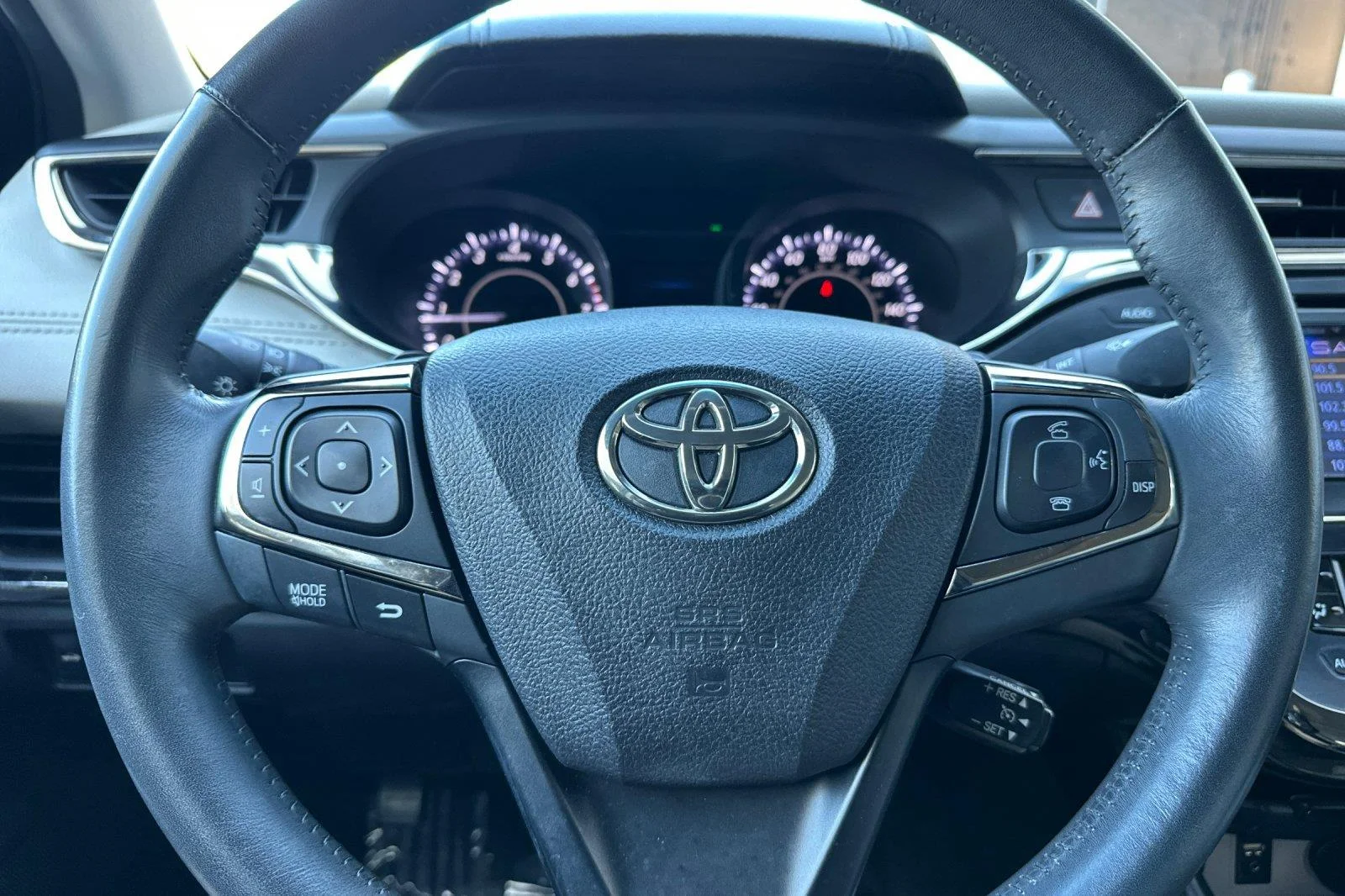 Used 2014 Creme Brulee Mica Toyota XLE Touring image 22