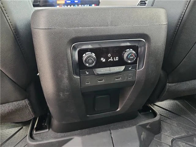 New 2027 G4J Polar White Chevrolet Premier 4x4 image 12