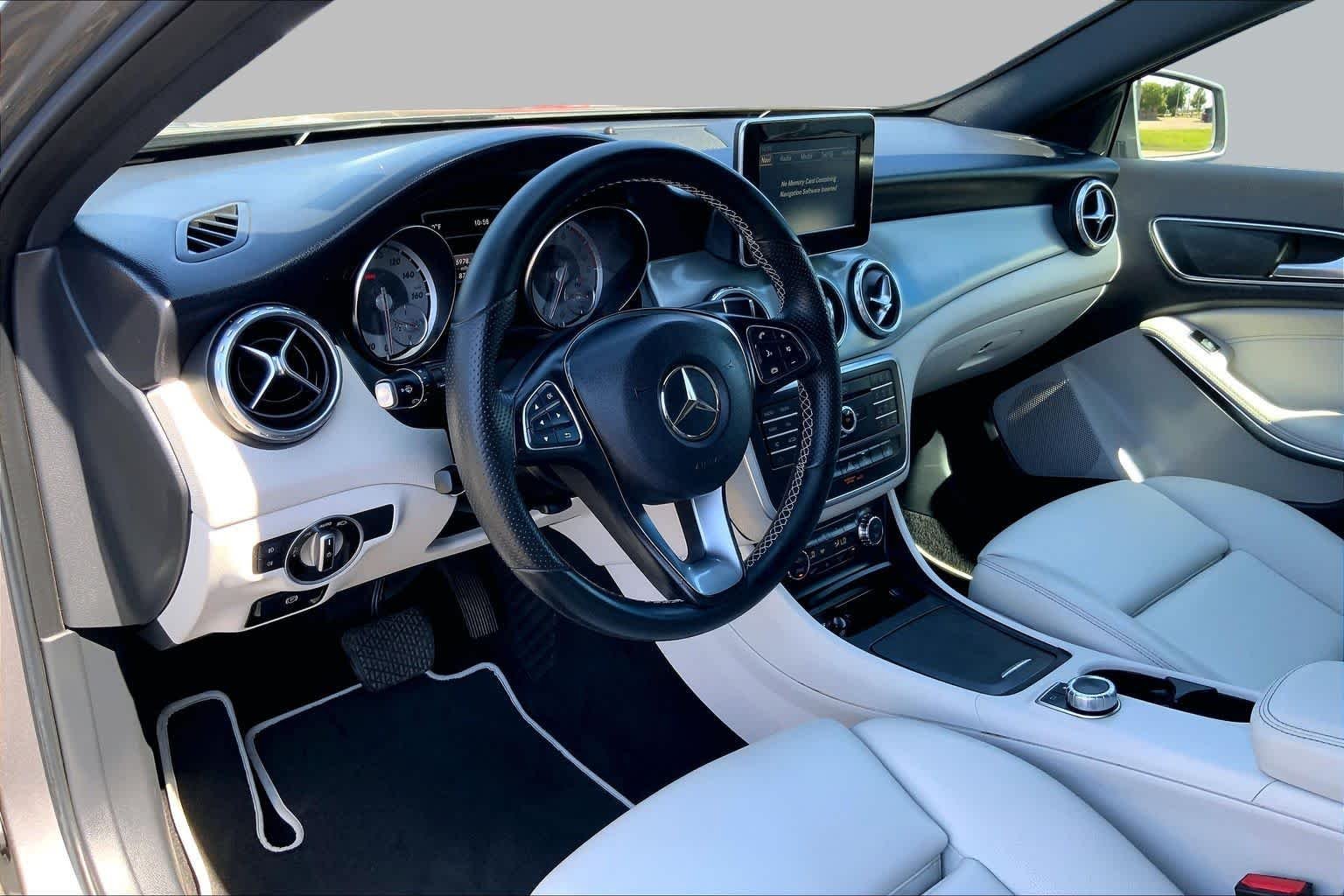 Used 2016 Mountain Gray Metallic Mercedes-Benz GLA 250 image 18